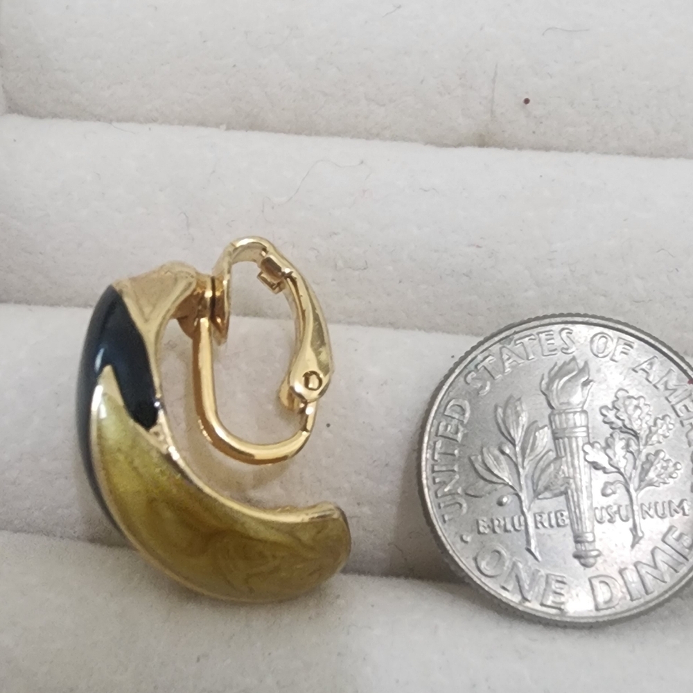 Elegant Gold Tone and Black‎ Hoop Earrings - Picture 4 of 4